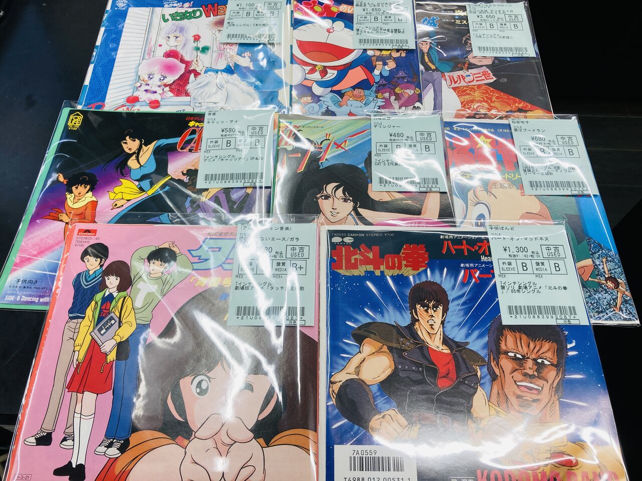 懐かしのアニメ作品中心に7インチシングルとレコードあわせて100枚