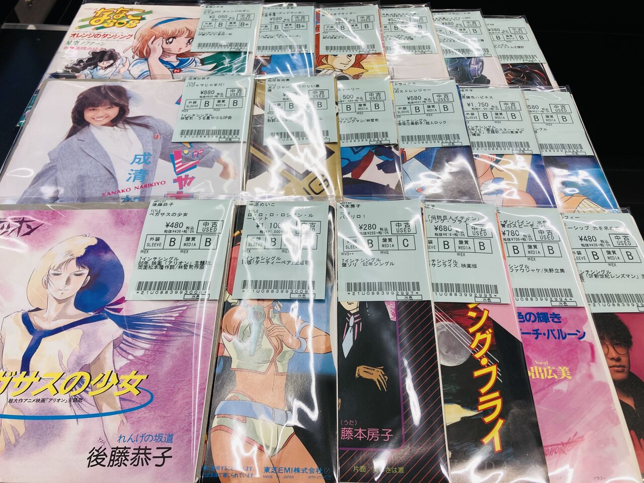 懐かしのアニメ作品中心に7インチシングルとレコードあわせて100枚