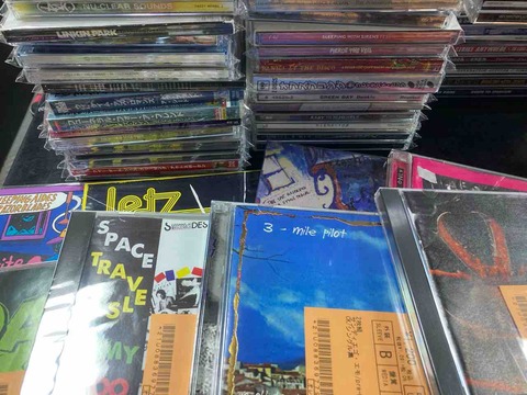 POPPUNK EMO EMOCORE SCREAMO等 CDまとめ売り136枚 POPPUNK EMO EMOCORE SCREAMO等 CDまとめ売り136枚 Punk Vs Emo