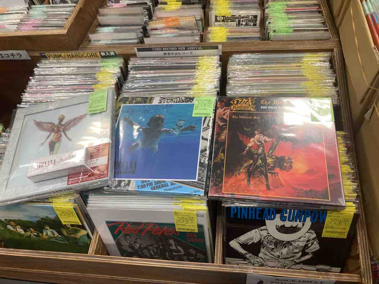 サマーセール ミニグランド バンドル 状態良好なNIRVANAのCDボックスとOZZY OSBOURNEのパズルが入荷 ボール
