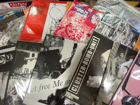 CRUST/GRINDを中心にナイスなラインナップで中古レコードが入荷