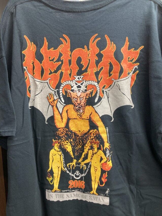 灼熱の夏を鋼鉄のメタルTで乗り越えよう‼灼熱上等のメタルバンTが約100