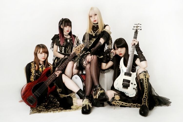 THE BLUE HEARTS リストバンドPUNK ヴィンテージ　希少　激レア THE BLUE HEARTS リストバンド PUNK ヴィンテージ 希少 激レア