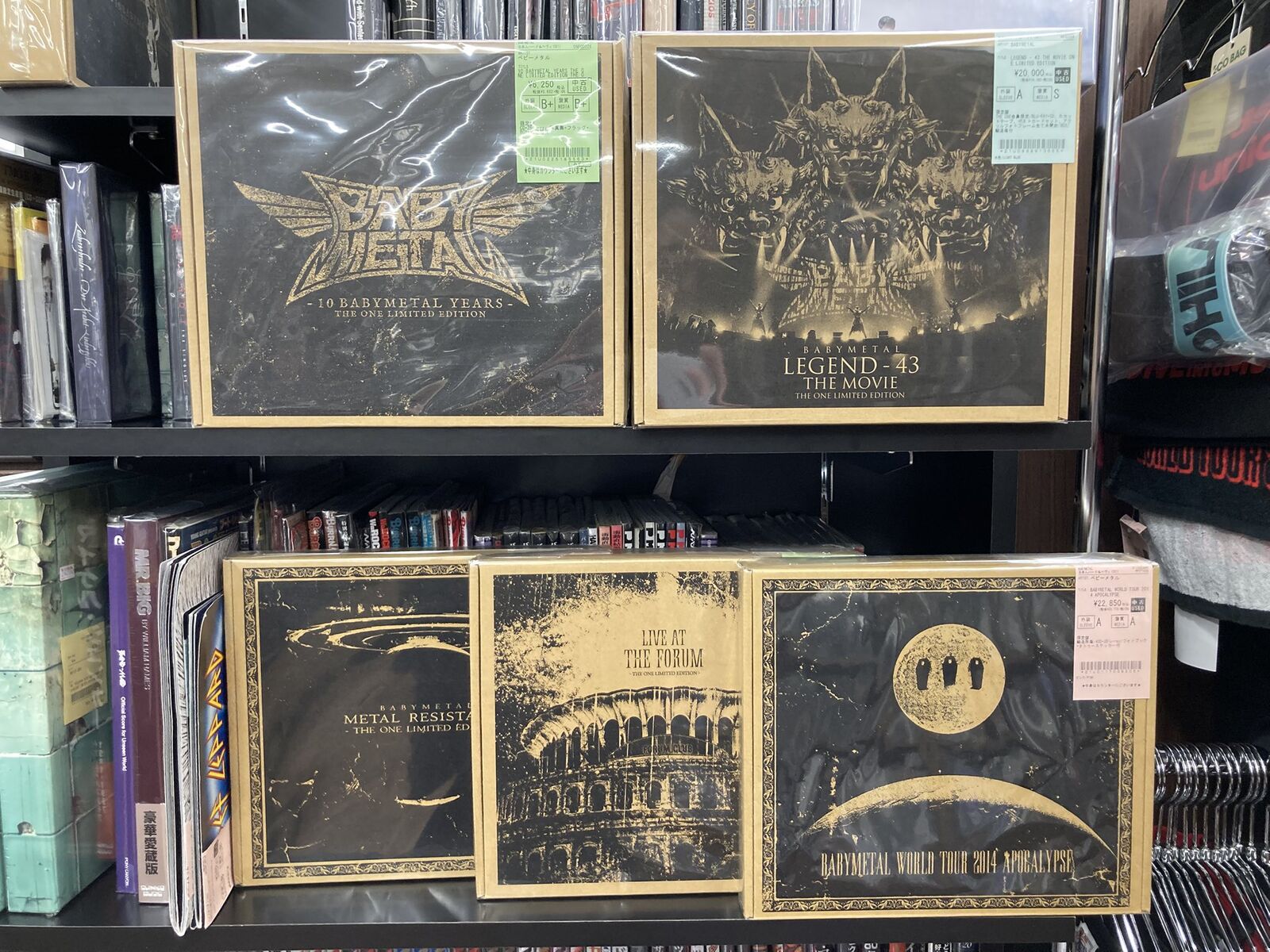 AMON AMARTHのフィギュア付CD、BLIND GUARDIANの辞書型BOX、MISTER 