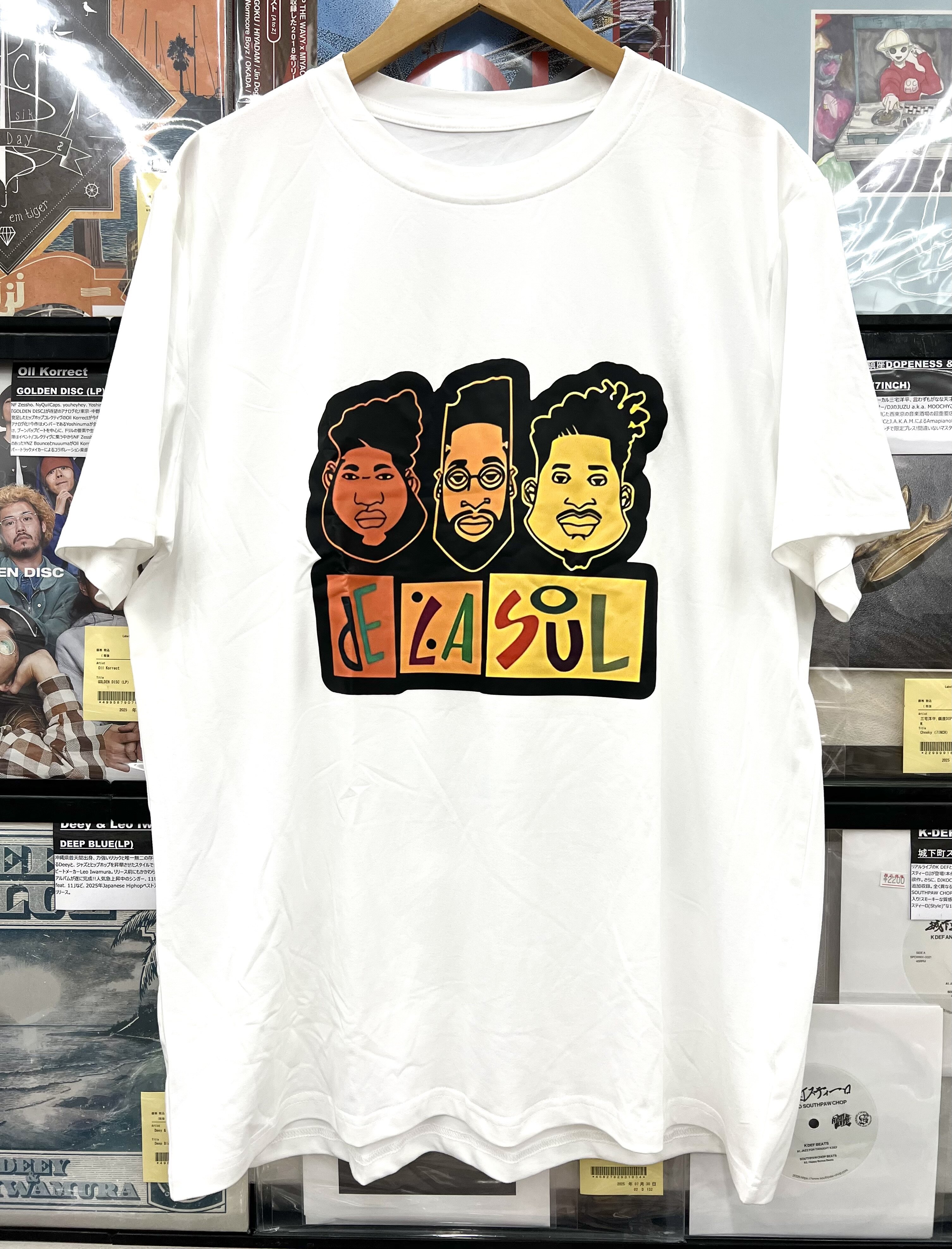 8/1(金)】 De La Soulの存在感あふれるデザインが映える限定Tシャツ