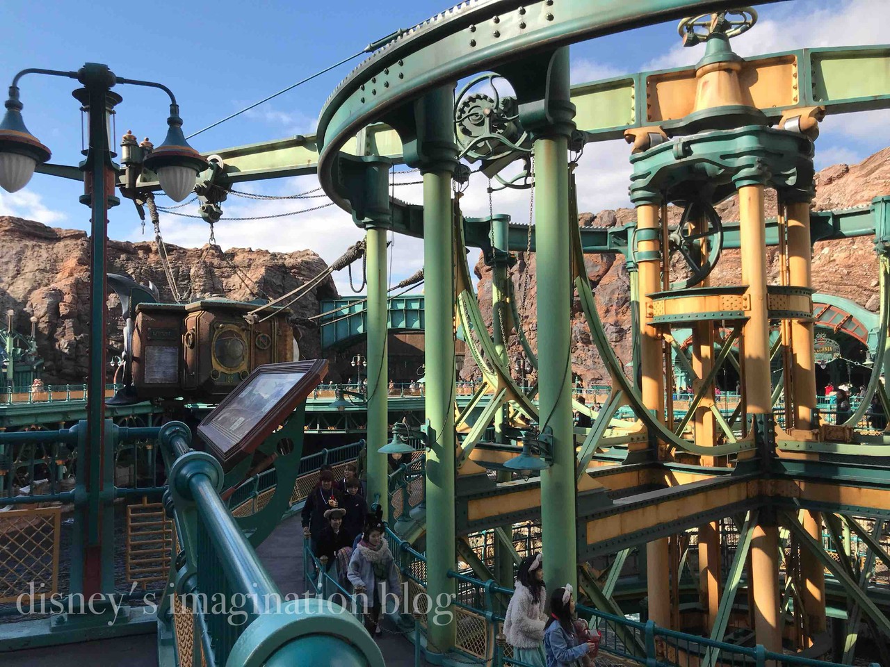 ミステリアスアイランドのベンチに密かに隠れた密かな小ネタ Disney S Imagination Blog ミステリアスアイランドのベンチに密かに隠れた密かな小ネタ Disney S Imagination Blog