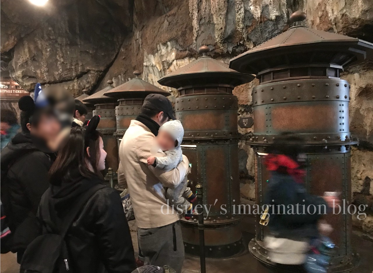 だから快適 抜け目ないネモ船長の ファストパス発券機に隠された地底でも快適に過ごせるための工夫とは Disney S Imagination Blog