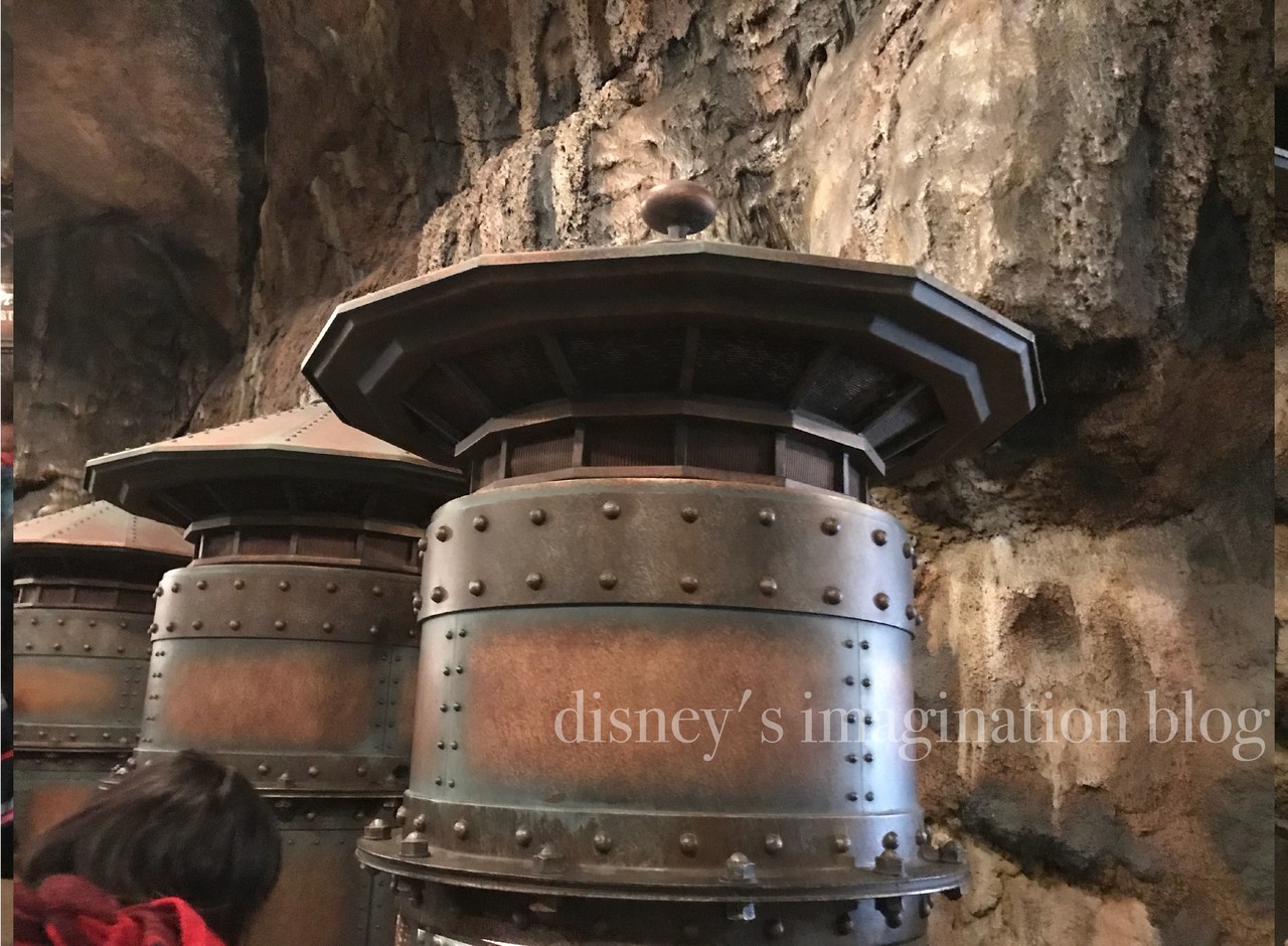 だから快適 抜け目ないネモ船長の ファストパス発券機に隠された地底でも快適に過ごせるための工夫とは Disney S Imagination Blog