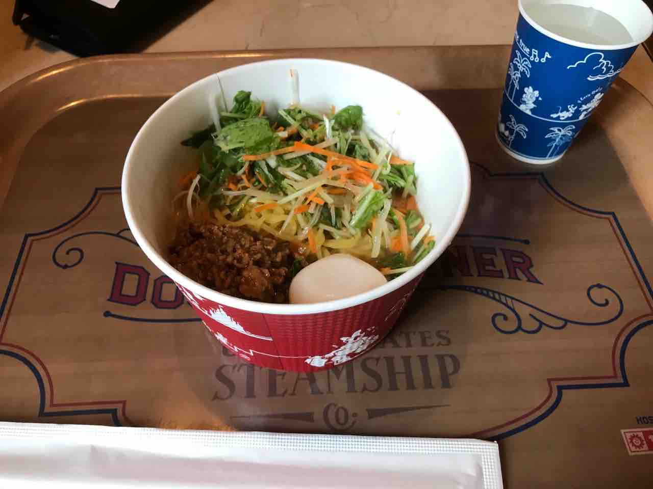 ユカタンも今日から紙皿へ 次々と紙皿に転換するtdr 効率化の優先 世界観考慮は Disney S Imagination Blog