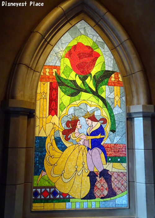 ディズニープリンセス 美女と野獣　ベル　ステンドグラス　タペストリー風毛布 ディズニープリンセス 美女と野獣 ベル ステンドグラス タペストリー風