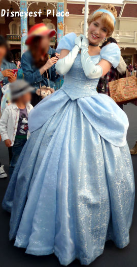 シンデレラの新しいドレス！ : Disneyest Place