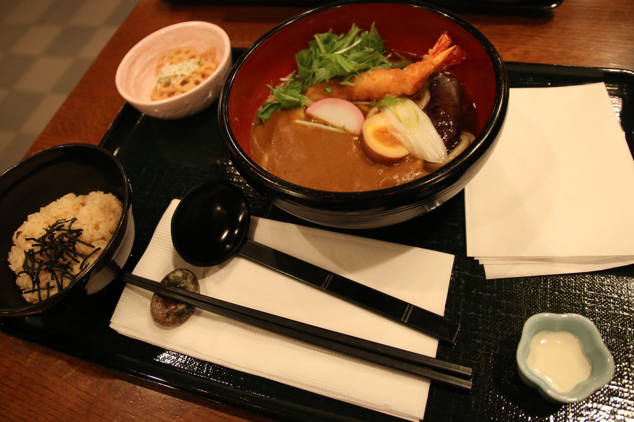 季節のうどん カレーうどんエビフライ入り レストラン櫻 ディズニーごはん