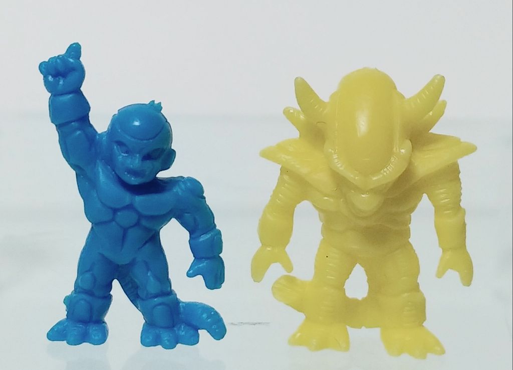 名称不明 ガチャガチャ本体のオモチャと小さなドラゴンボール