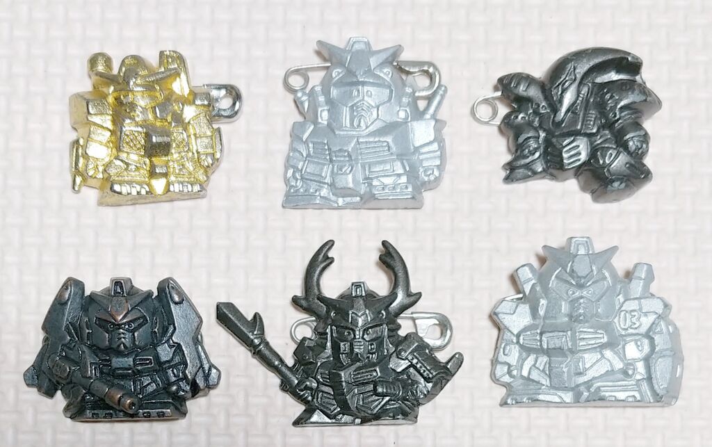 纏め開封日記 バッジ メダル コイン SDガンダム ウルトラマン