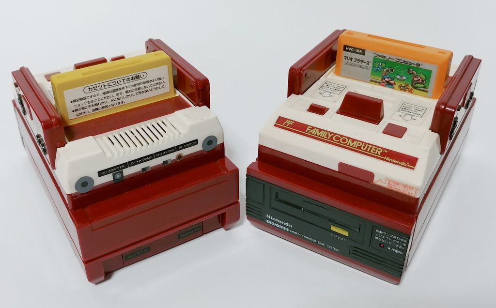 2005年 ファミコンバンク Nintendoファミコン型音声貯金箱 2005年 ファミコンバンク Nintendoファミコン型音声貯金箱