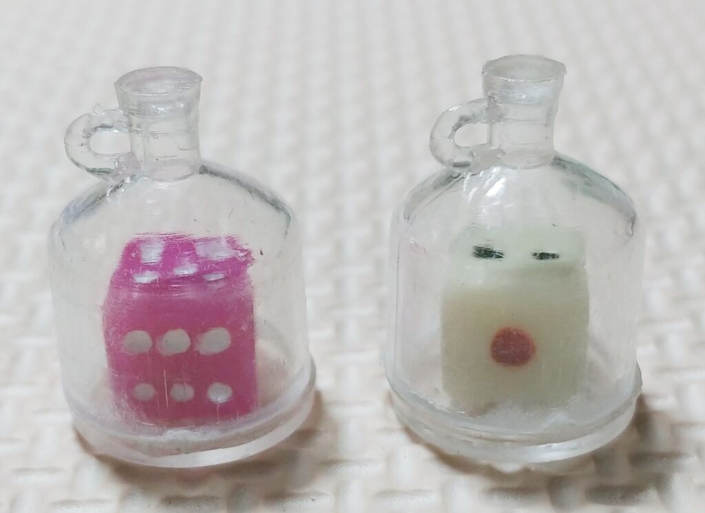 日記 コスモスの20円ガチャガチャの小さな駄玩具を見てみた。 昭和