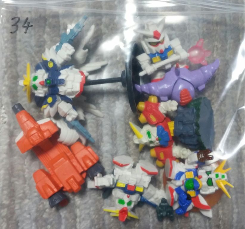 日記 SDガンダムフルカラーを補完して、変な色のキンケシも探してきた