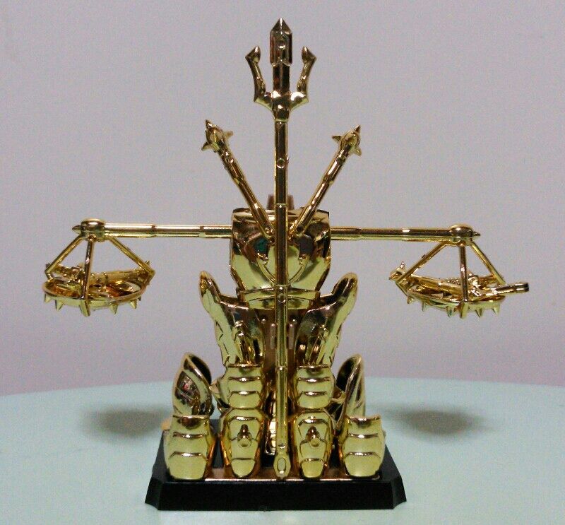聖闘士星矢 プラモデル 天秤座の黄金聖衣 セイントライブラ クロス