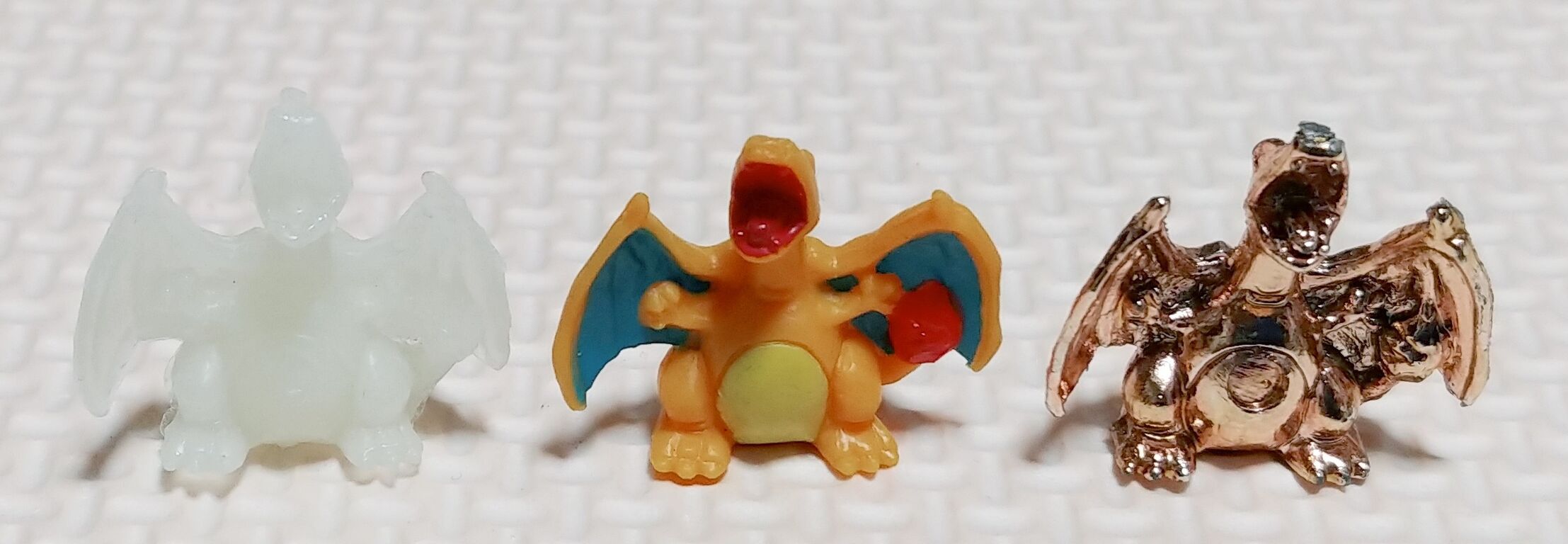 トミー ポケットモンスター ポケモンのかんづめ 緑 赤 消しゴム 蓄光