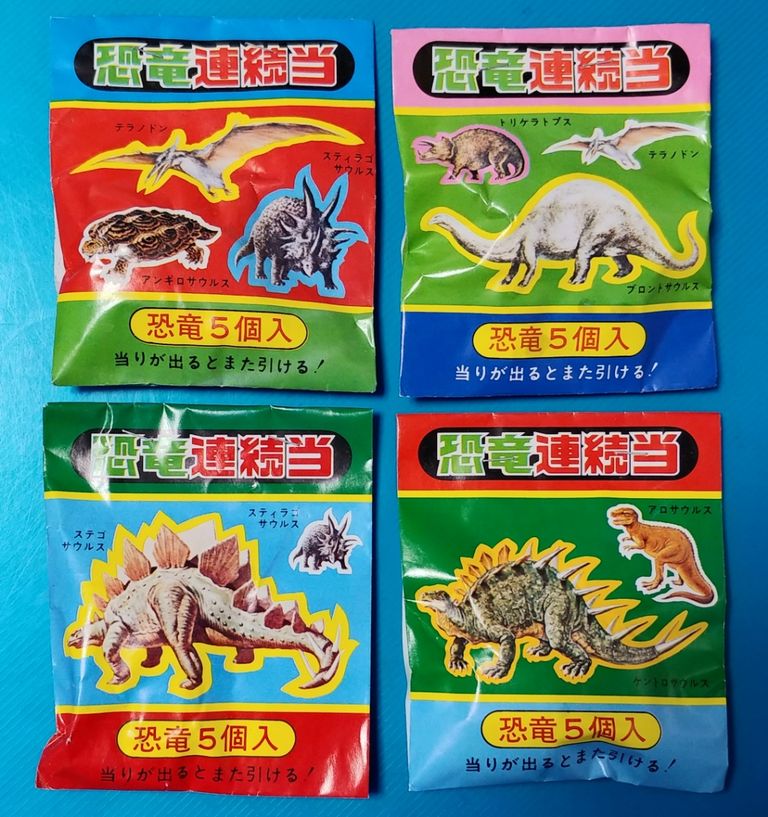恐竜消しゴム&カード　連続当て　40個＋5個 マルカ 恐竜 連続当 駄菓子屋 くじ引き 消しゴム : トレジャー