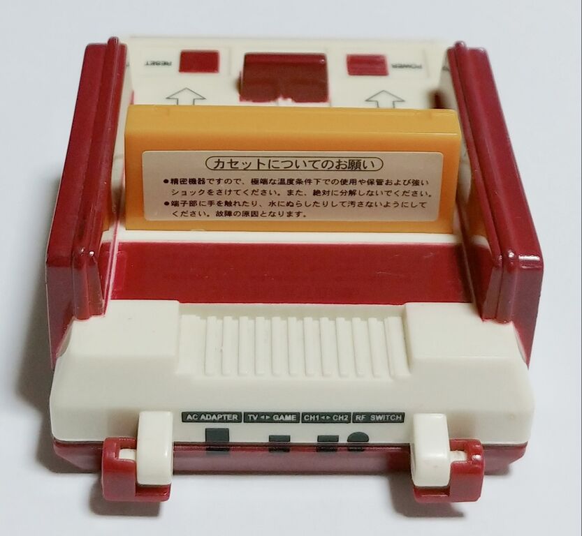 再再販！ バンプレスト Nintendoメモ帳入りファミコンハード型 ファミコン 