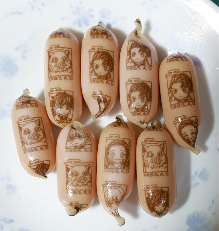 ココアでイラスト 鬼滅の刃のポークウインナーと缶コーヒー トレジャーハンティン部 部長のブログ ココアでイラスト 鬼滅の刃のポークウインナーと缶コーヒー トレジャーハンティン部 部長のブログ