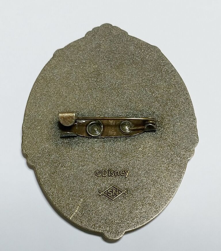 ディズニー ツイステッドワンダーランド トレーディングブローチ