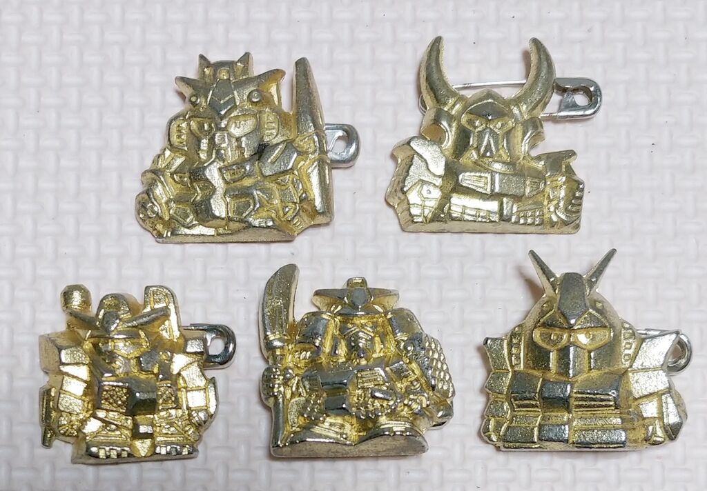 纏め開封日記 バッジ メダル コイン SDガンダム ウルトラマン
