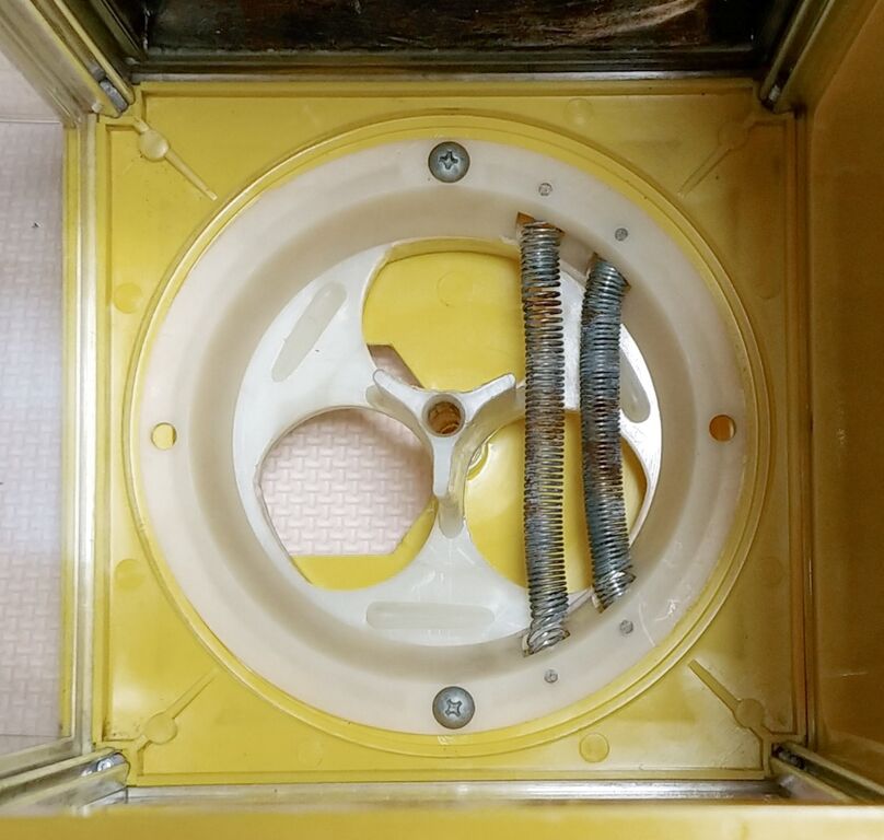 これぞお宝! 洗浄した昭和レトロなヴィンテージガチャガチャを