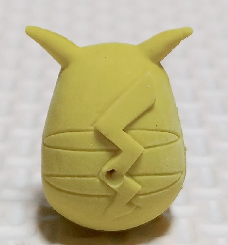 トミー ポケットモンスター ポケモンのかんづめ 緑 赤 消しゴム 蓄光