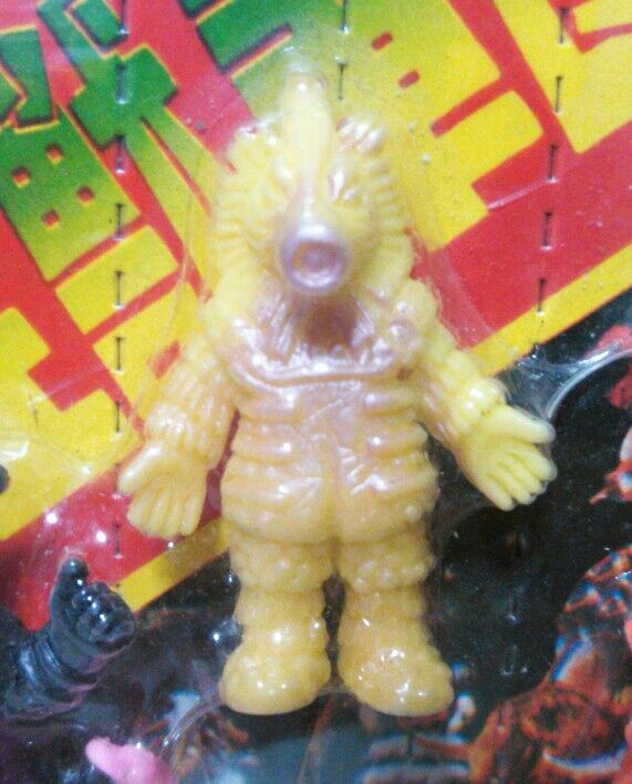 昔のガチャガチャ台紙 ウルトラマン消しゴム 怪獣軍団 20円