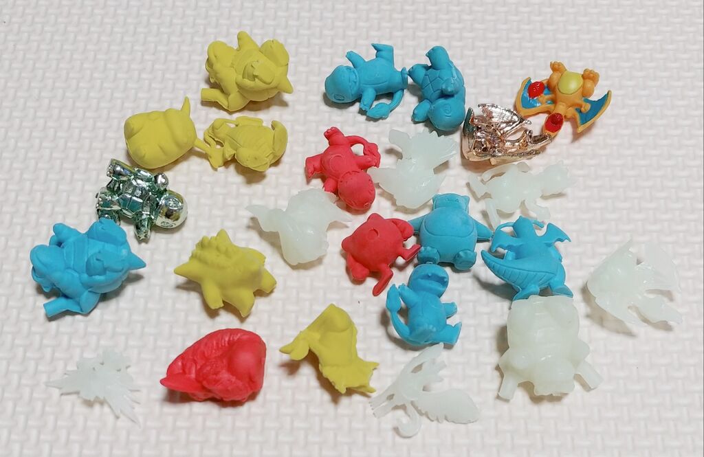 トミー ポケットモンスター ポケモンのかんづめ 緑 赤 消しゴム 蓄光