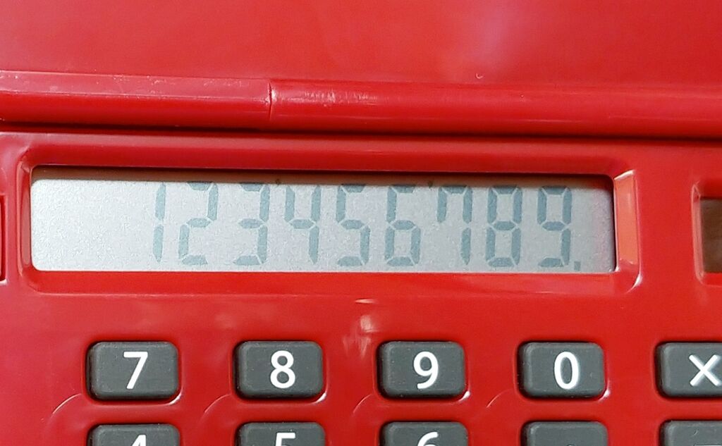CLUB DYDO ファミコン　コントローラー　ソーラー電卓 ニンテンドー CLUB DYDO クラブ ダイドー ファミコンコントローラー型電卓