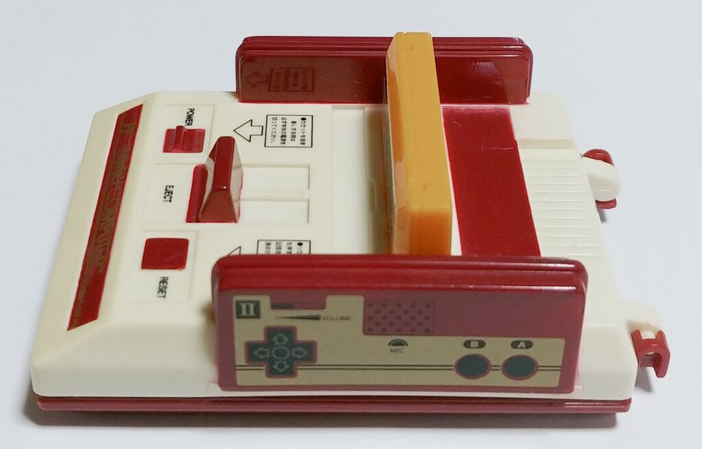 ニンテンドーメモ帳入りファミコンハード型ケース バンプレスト ファミコン Nintendoメモ帳入りファミコンハード型ケース