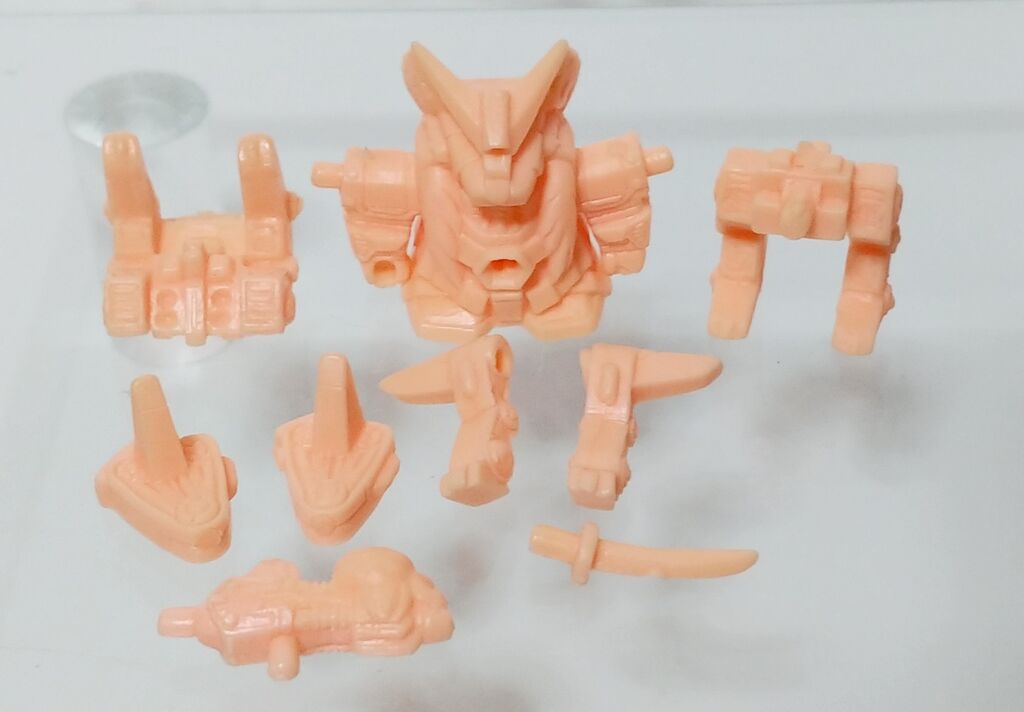 ガンダム消しゴム　ガン消し　334体プラスおまけ 合計444個 セイカ 合体 消しゴム ガン消し SDガンダム 消しゴム - メルカリ