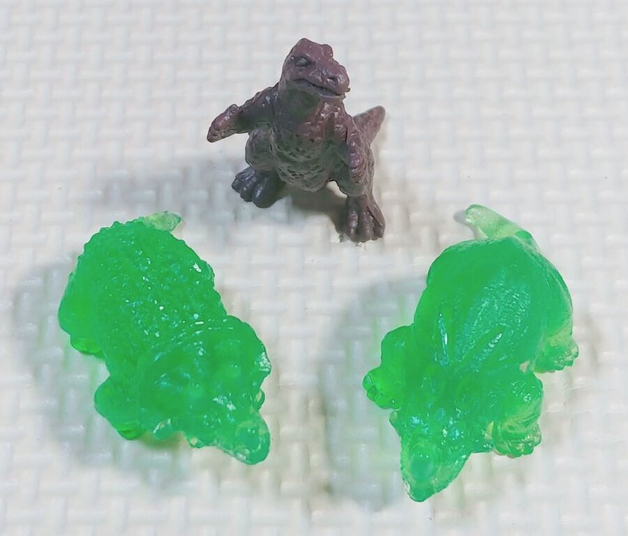 昭和レトロ【駄菓子屋・くじ引き】駄玩具　コスモス　スーパーカー　野球バッチ　クジ Amazon.co.jp: レトロ 駄菓子屋 くじ引き 駄玩具 コスモス