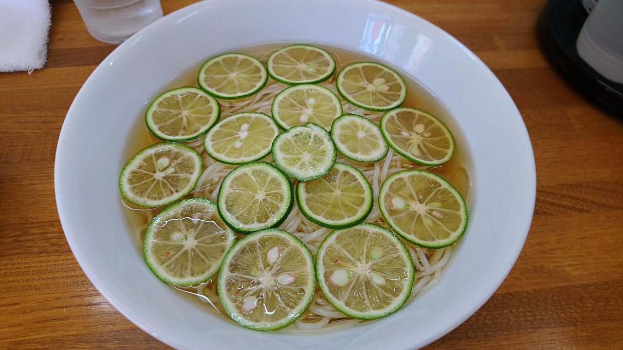 冷しすだちラーメン 佐藤中華そば楼byねぎぼうず Dive In Gold 冷しすだちラーメン 佐藤中華そば楼byねぎぼうず Dive In Gold