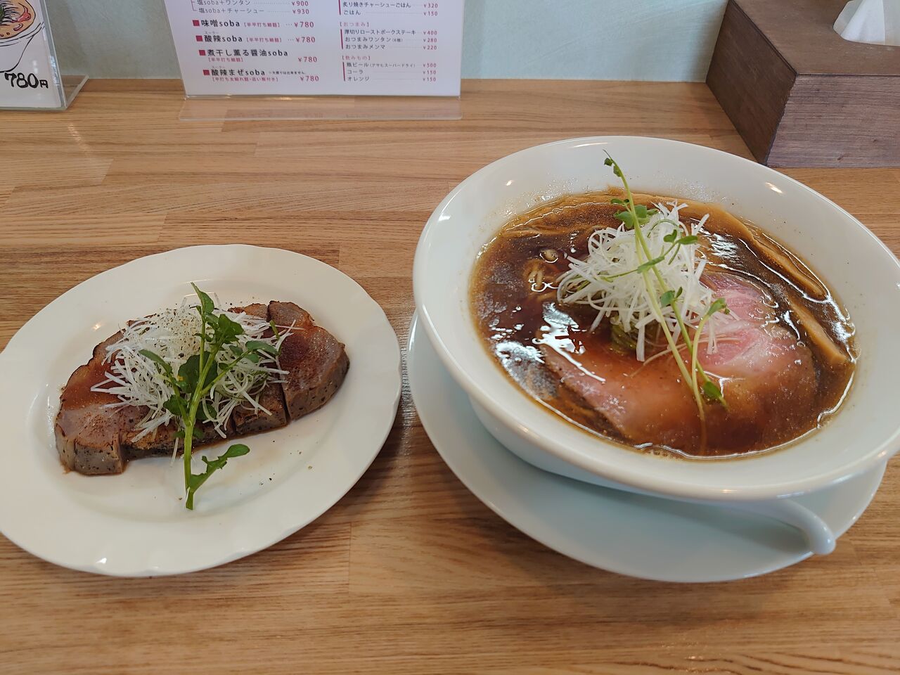 煮干し薫る醤油soba 厚切りローストポークステーキ 麺工房やびな Dive In Gold