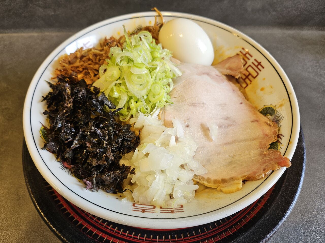 辛油そば＠Ramen Ao : DIVE IN GOLD