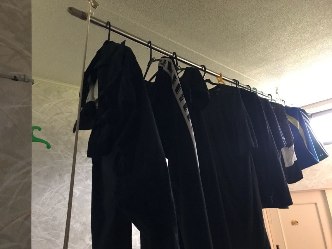 diy 階段の天井に室内干し用の昇降式物干しざおを作りました 2 Yururiのゆるっとdiy diy 階段の天井に室内干し用の昇降式物干しざおを作りました 2 Yururiのゆるっとdiy