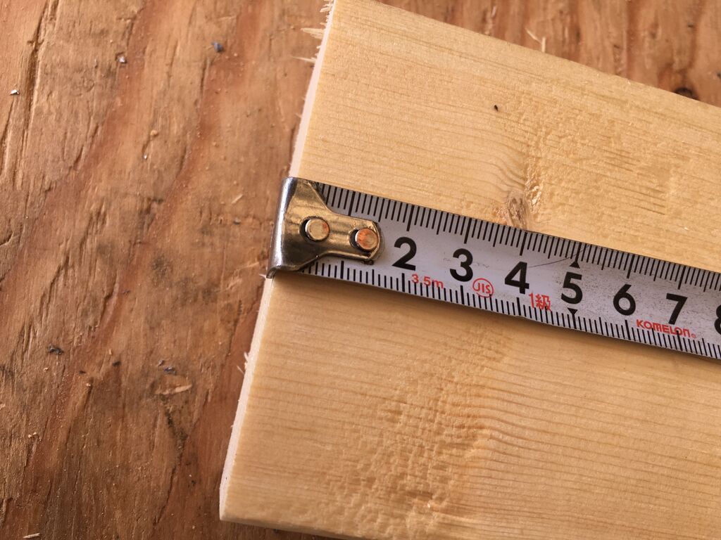 メジャーで長さを測る Kozさんちのdiy Tips