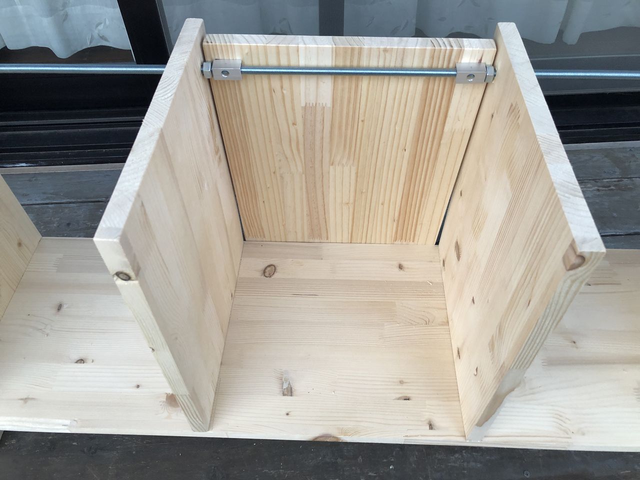 フラップ扉の収納棚を集成材で作ってみました Diy なんでもdiy やりたいことは何でもやってみよう
