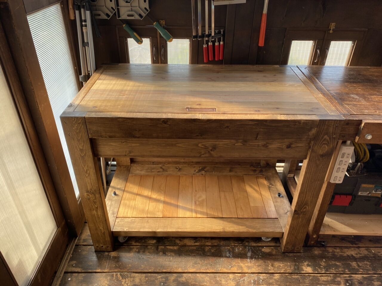 大型収納付作業台の天板にガスダンパー使ってみた 昇降式キャスターも装備 なんでもdiy やりたいことは何でもやってみよう