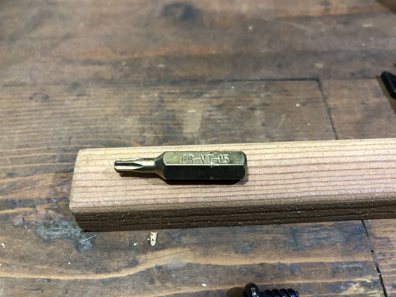 ブラックアンドデッカー コードレスサンダー 先端部破損しました なんでもdiy やりたいことは何でもやってみよう