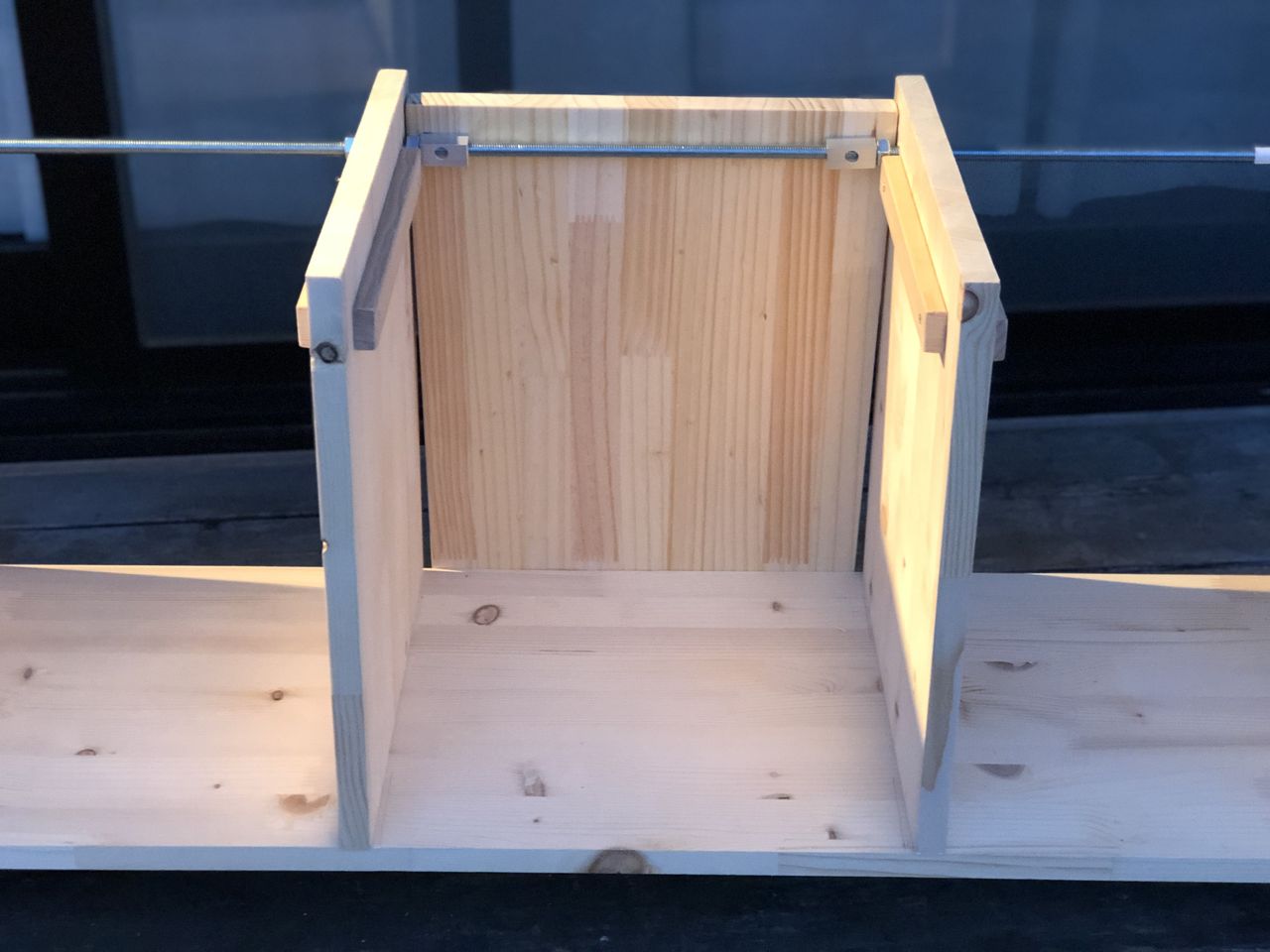 フラップ扉の収納棚を集成材で作ってみました Diy なんでもdiy やりたいことは何でもやってみよう フラップ扉の収納棚を集成材で作ってみました Diy なんでもdiy やりたいことは何でもやってみよう