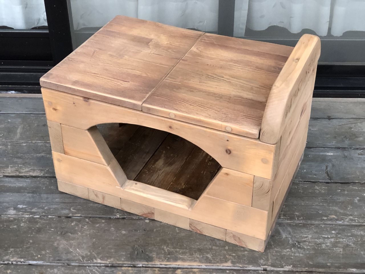 2x4と集成材の残材で室内犬 ミニチュアダックス の犬小屋を作成 なんでもdiy やりたいことは何でもやってみよう 2x4と集成材の残材で室内犬 ミニチュアダックス の犬小屋を作成 なんでもdiy やりたいことは何でもやってみよう