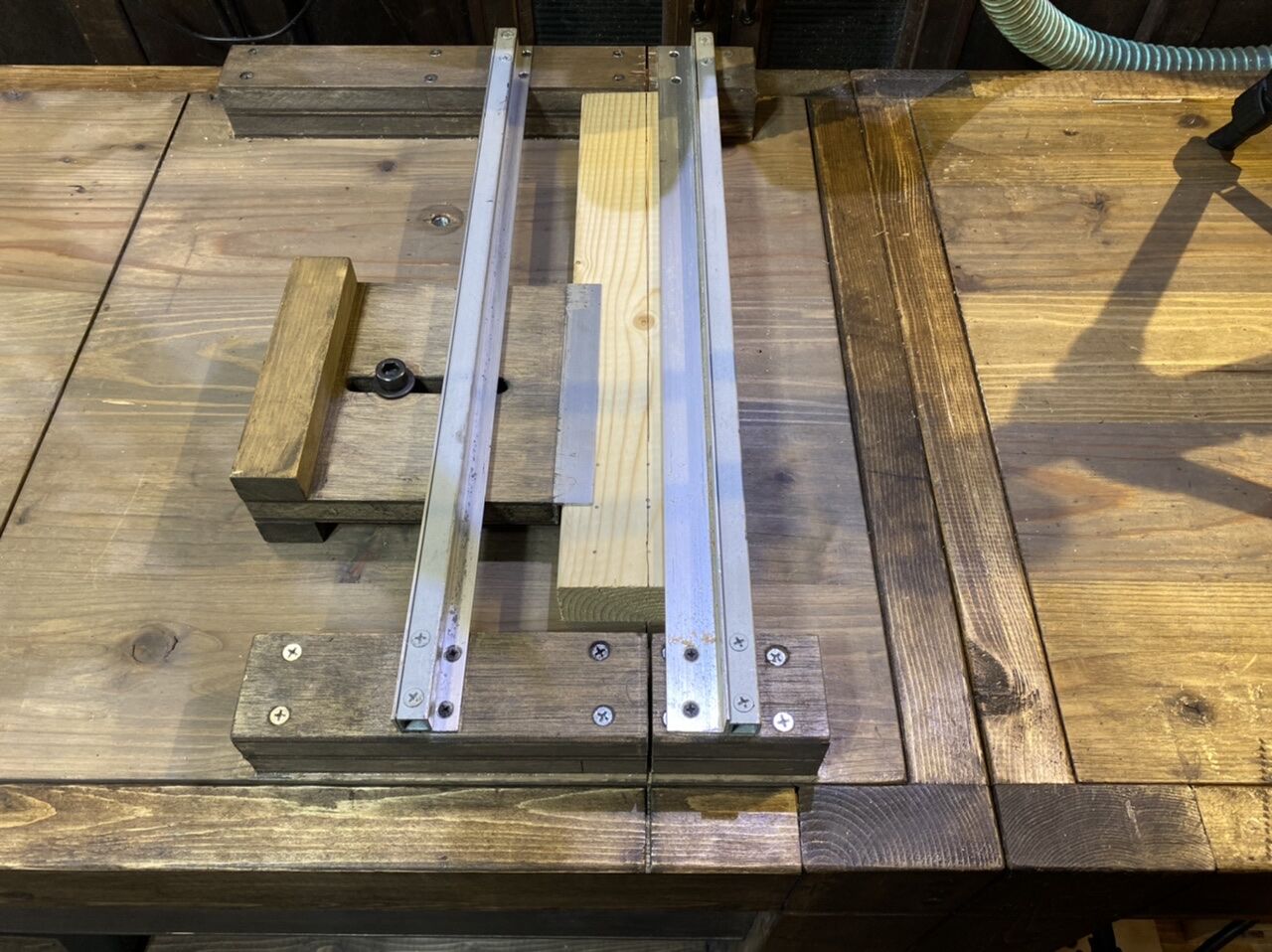作業台に丸のこガイドをビルトイン！part2 : なんでもDIY