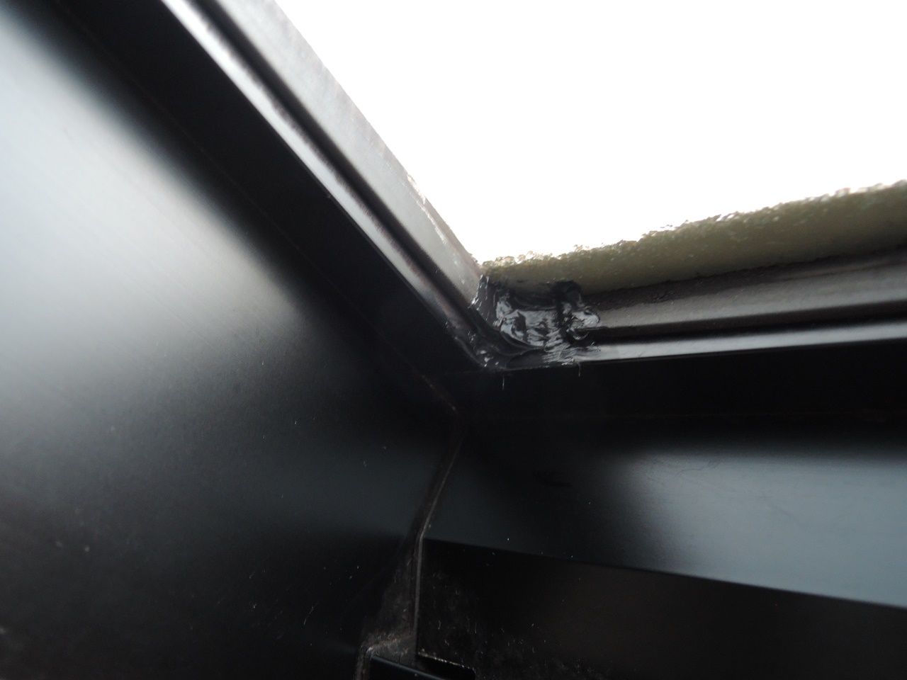 出窓から雨漏りしてビックリ コーキングで穴を塞ごう ダッド パパ のdiy Usedブログ 出窓から雨漏りしてビックリ コーキングで穴を塞ごう ダッド パパ のdiy Usedブログ