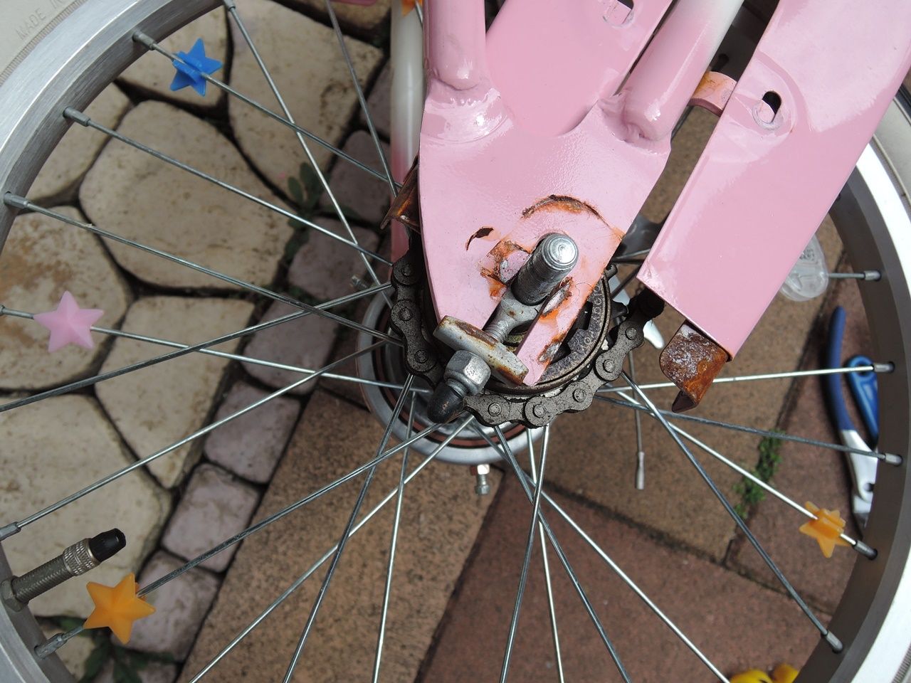 子供 用 自転車 後 輪 外し 方