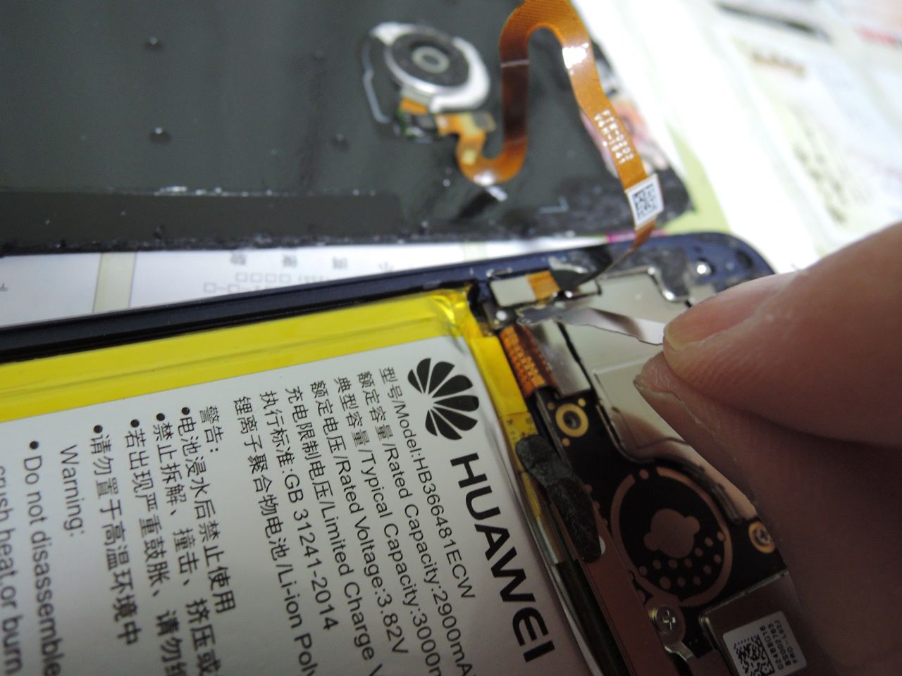 スマホ Honor8 のバッテリーを交換しました バックパネルがガラスの場合は慎重に ダッド パパ のdiy Usedブログ スマホ Honor8 のバッテリーを交換しました バックパネルがガラスの場合は慎重に ダッド パパ のdiy Usedブログ